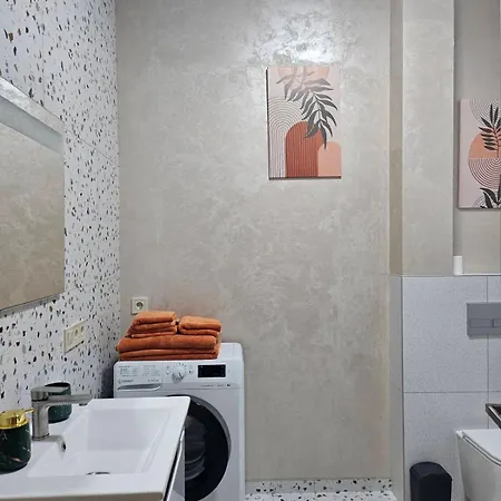 Avinion 2 біля моря 1 поверх Apartment Odesa
